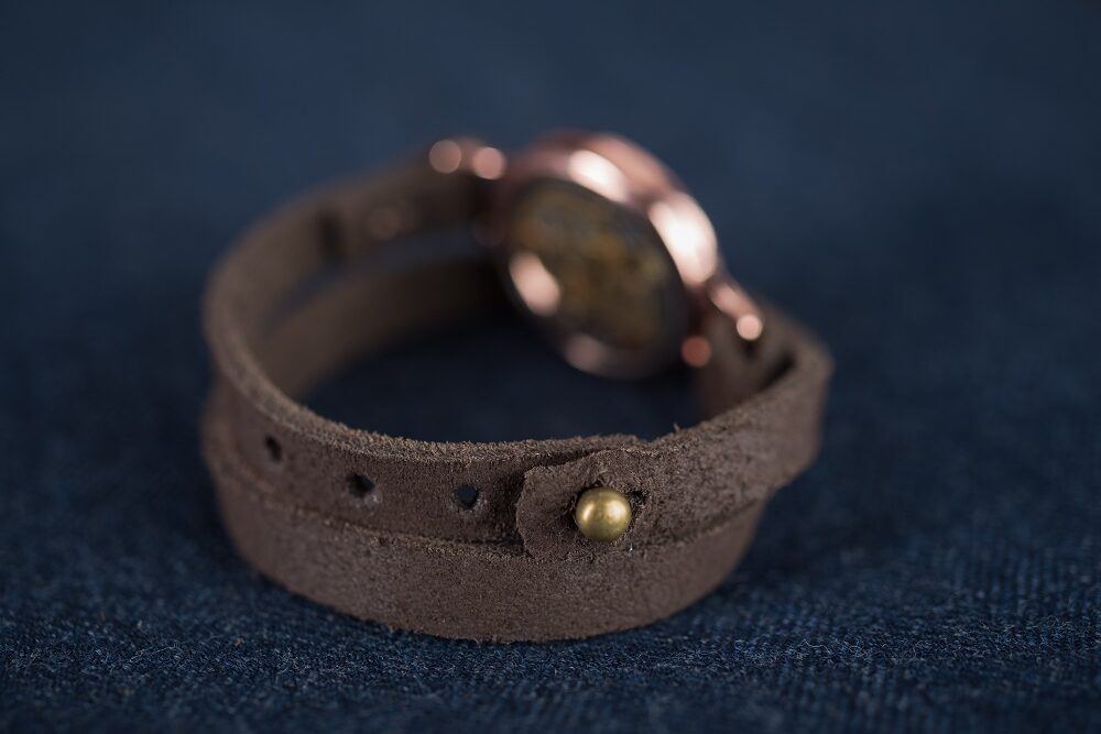 Glass bracelet with brown leather for ladies