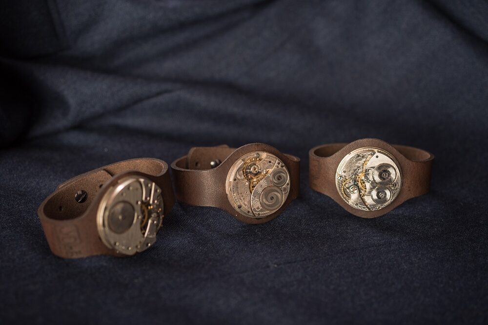 Brown leather bracelet with pocket watch movement
