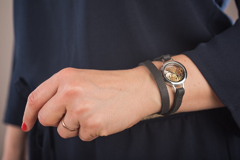 Glass bracelet with black leather