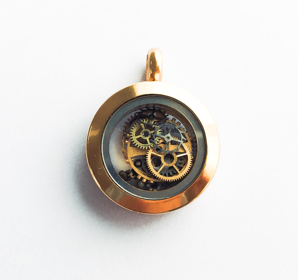 Gold necklace with movement gears