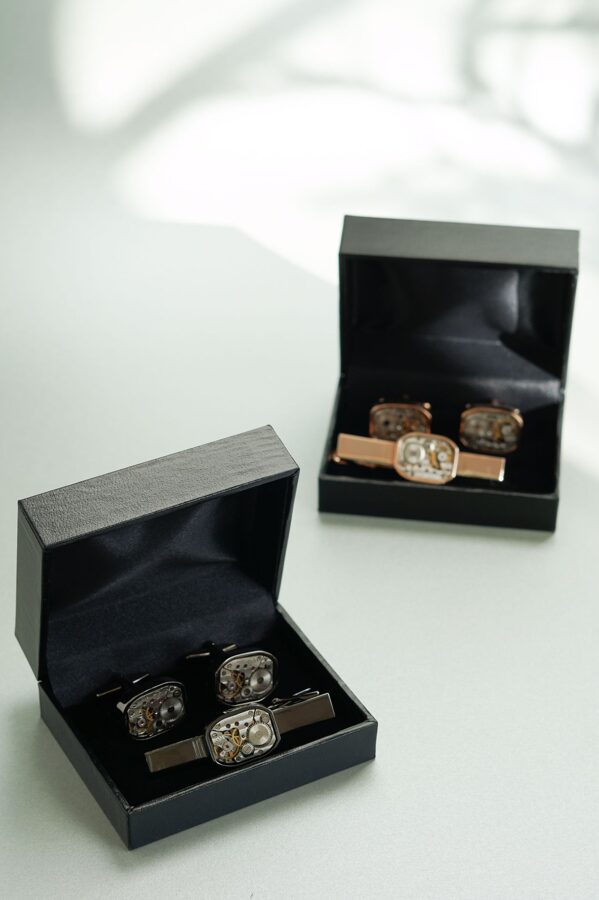 SET of cufflinks and tie clip 