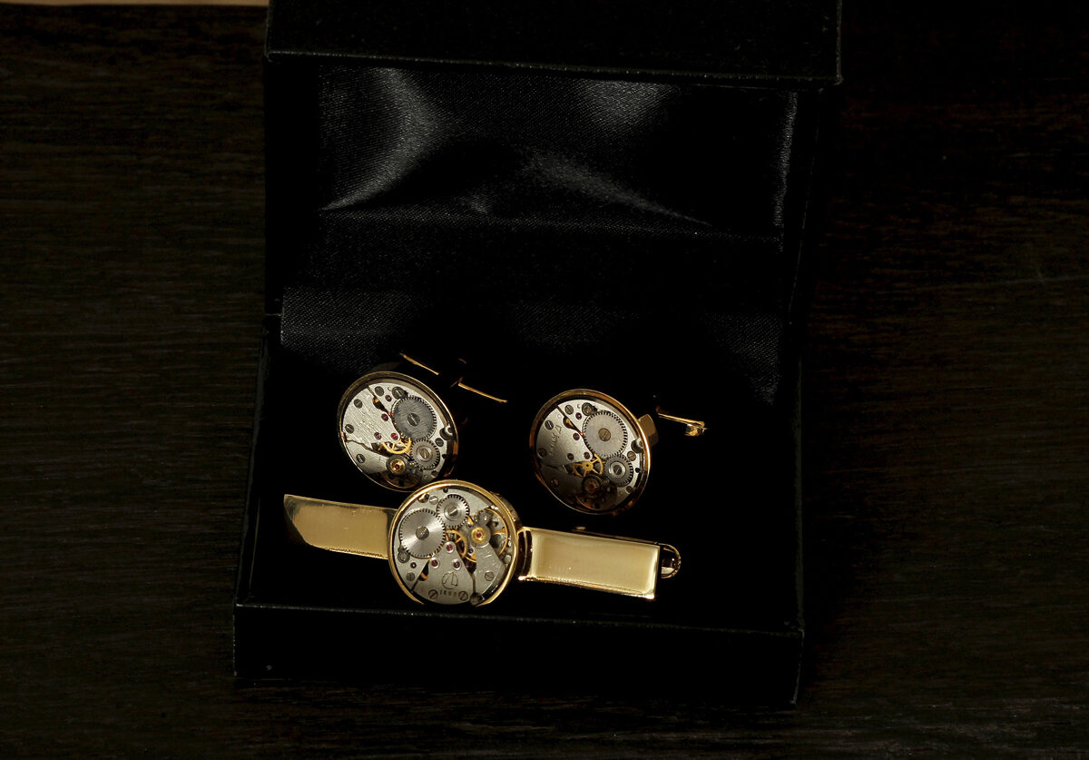 SET of cufflinks and tie clip 