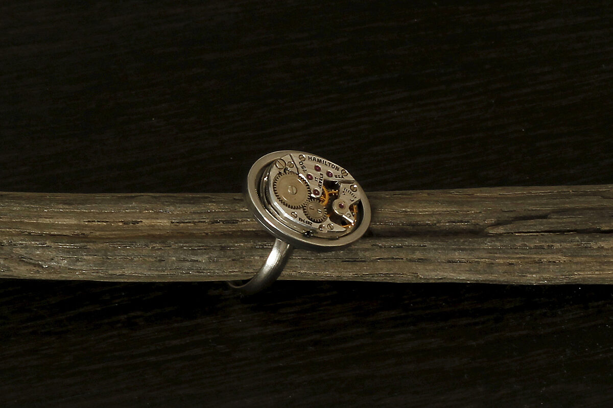 Ring with watch oval movement